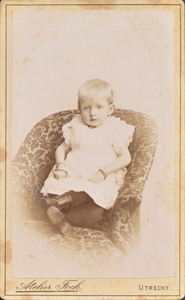710648 Carte-de-visitefoto van een onbekend kind, gemaakt door A.N.M.J. Fock, Photographie Instantanée, [Maliesingel ...